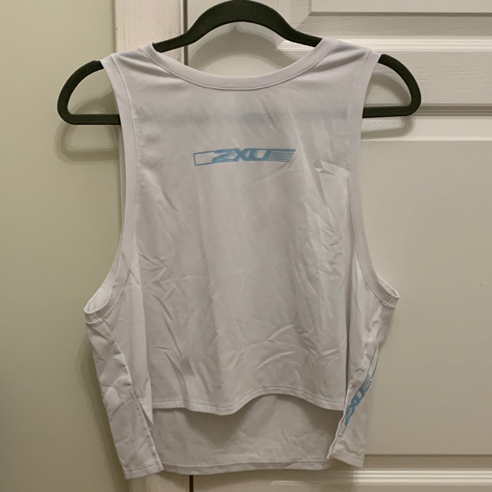 Workout tank top • women’s medium • white